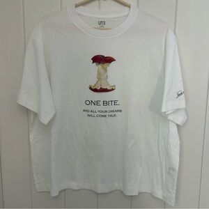 UNIQLO Disney womens XL T-Shirt One Bite Dreams apple graphic Snow White Top UT